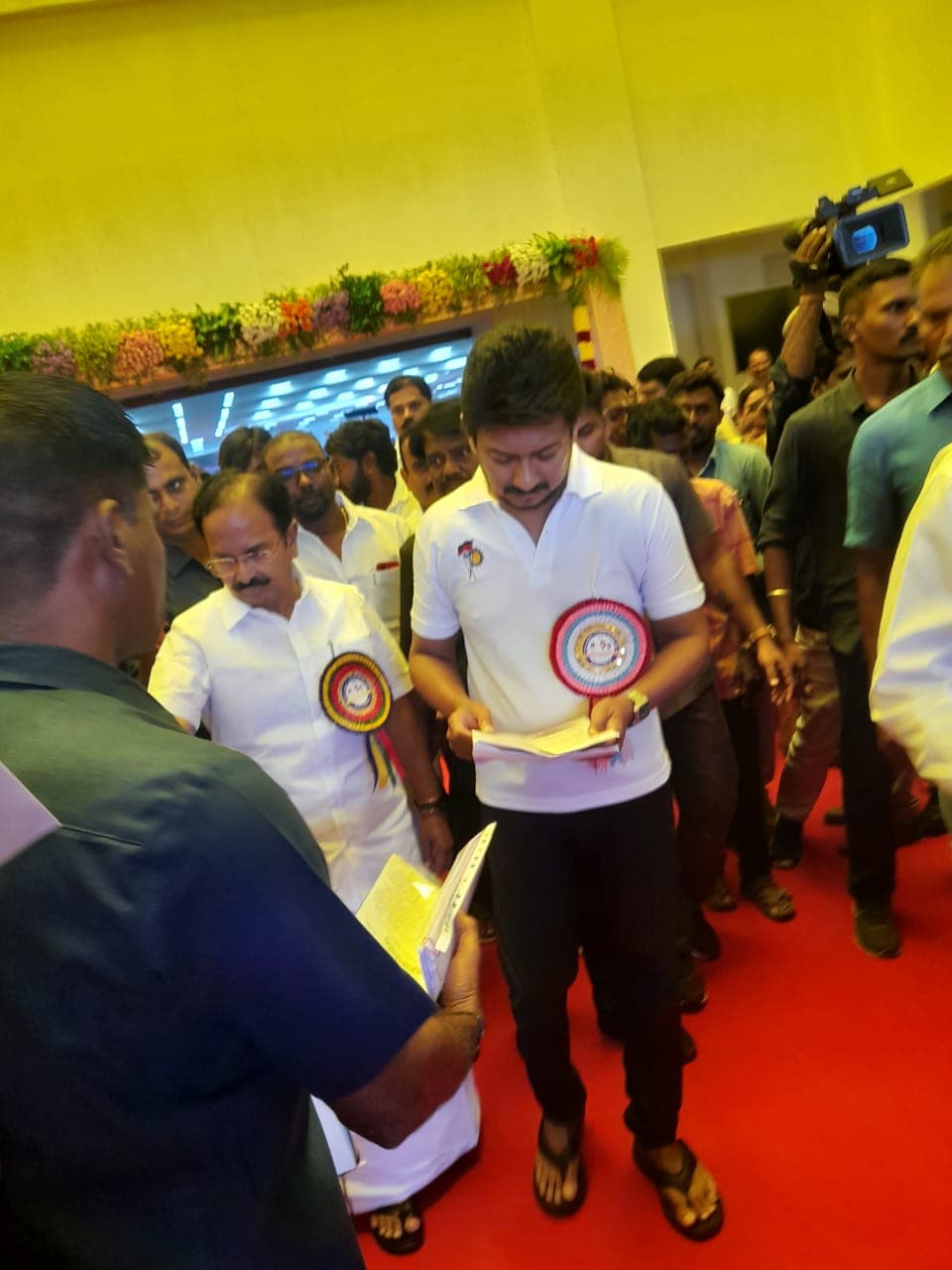 சேலம் மண்டலம் சார்பாக உதயநிதி ஸ்டாலினிடம் மனு